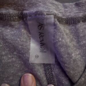 Cropped gray flowy shirt